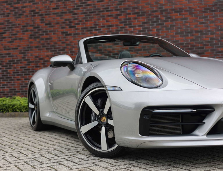 Porsche 992 Carrera 4