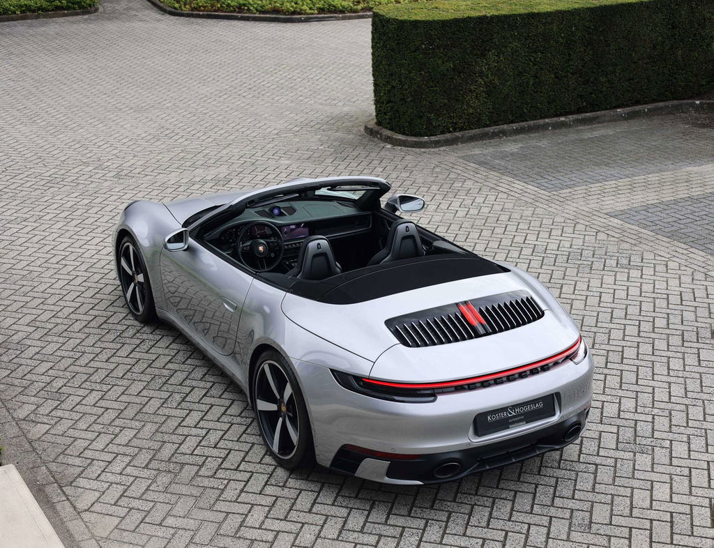 Porsche 992 Carrera 4