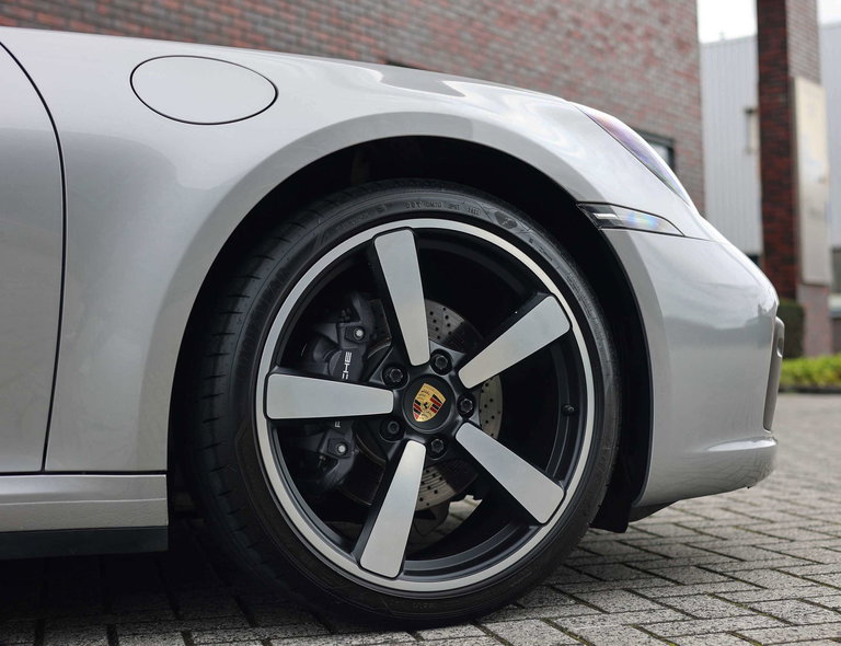 Porsche 992 Carrera 4