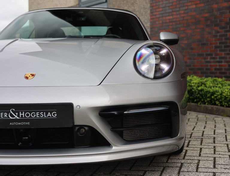 Porsche 992 Carrera 4