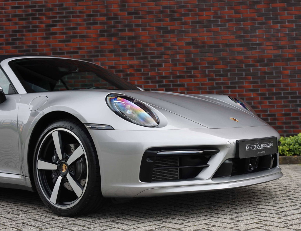 Porsche 992 Carrera 4