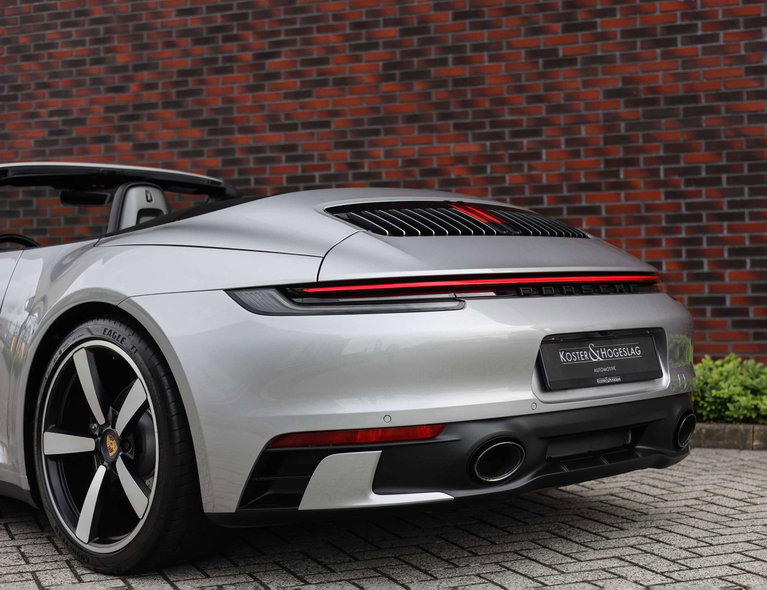 Porsche 992 Carrera 4
