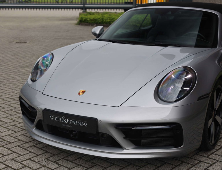 Porsche 992 Carrera 4