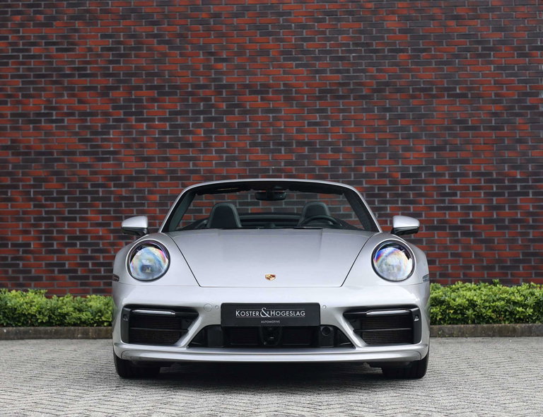Porsche 992 Carrera 4