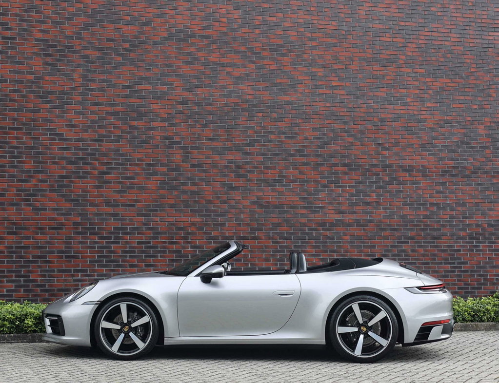 Porsche 992 Carrera 4