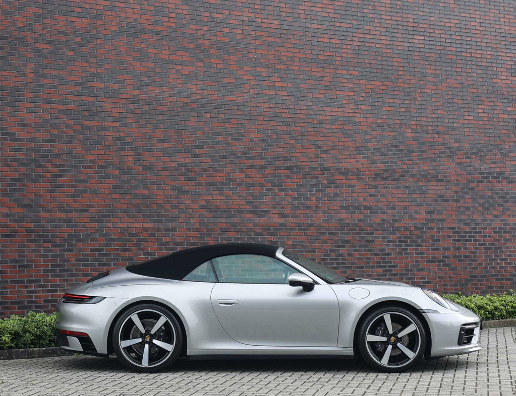 Porsche 992 Carrera 4