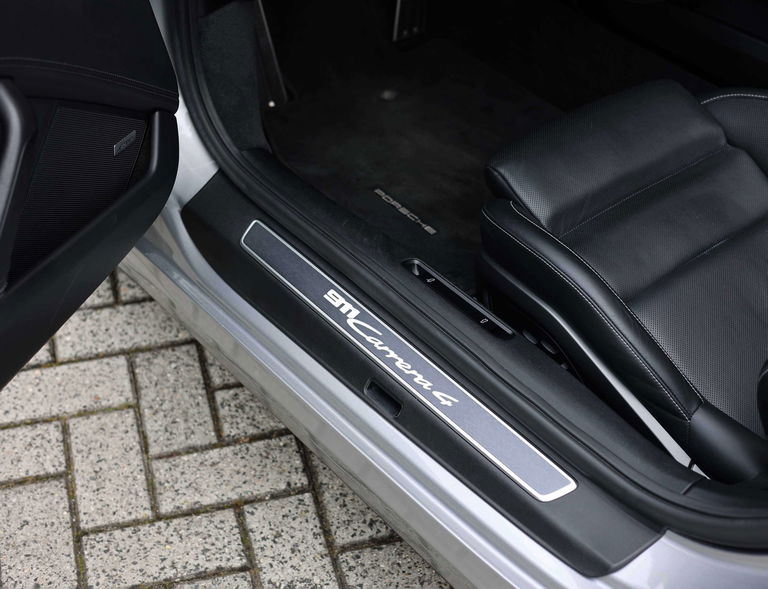 Porsche 992 Carrera 4