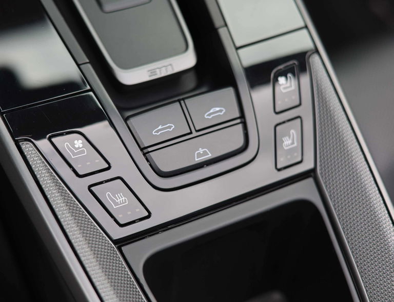 Porsche 992 Carrera 4