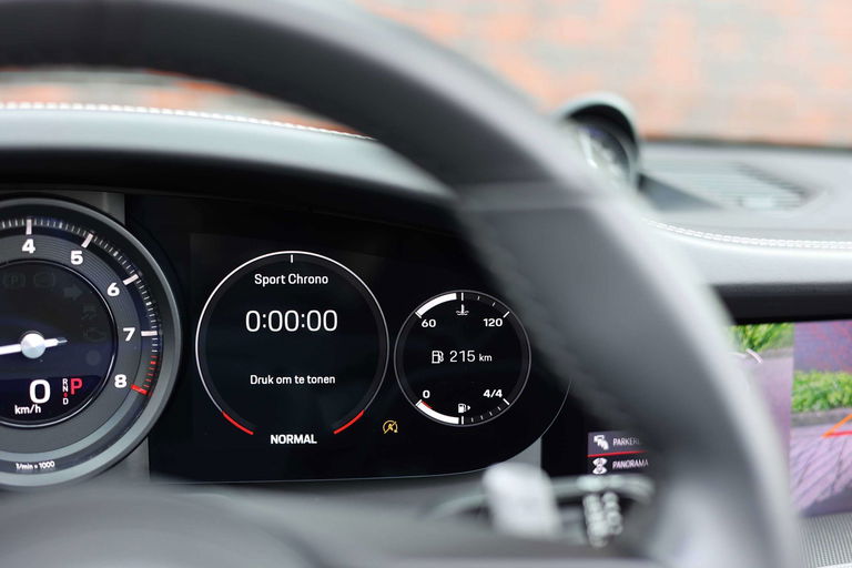 Porsche 992 Carrera 4