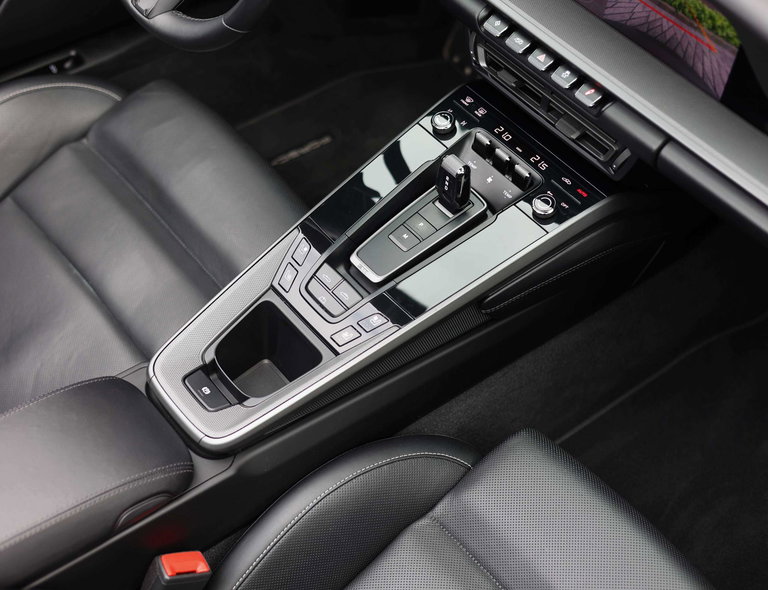 Porsche 992 Carrera 4