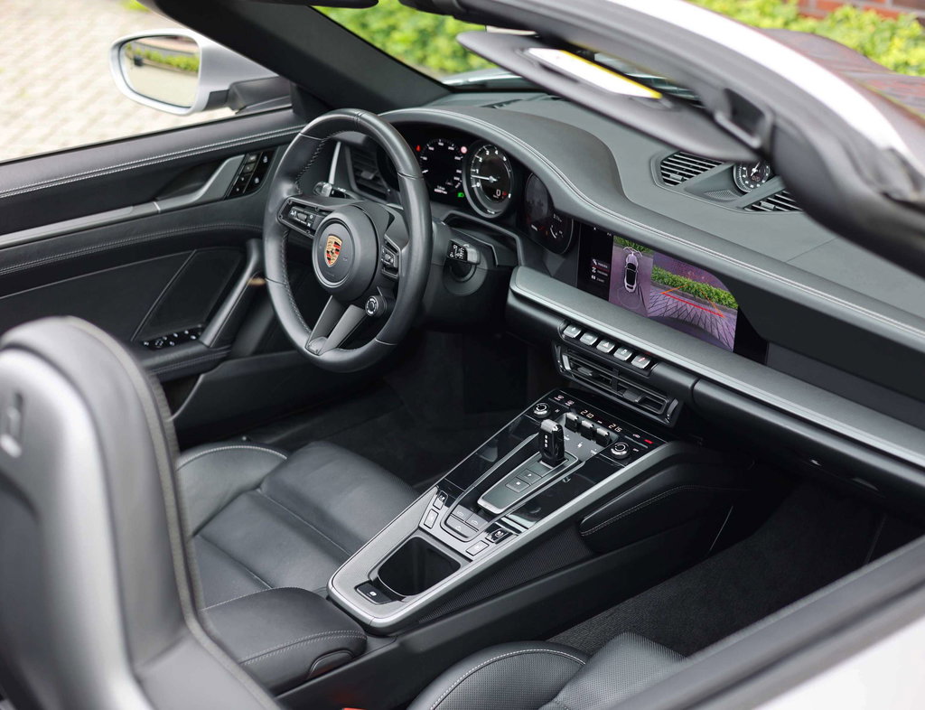 Porsche 992 Carrera 4