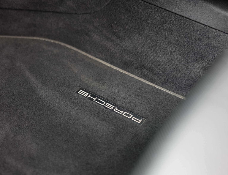 Porsche 992 Carrera 4