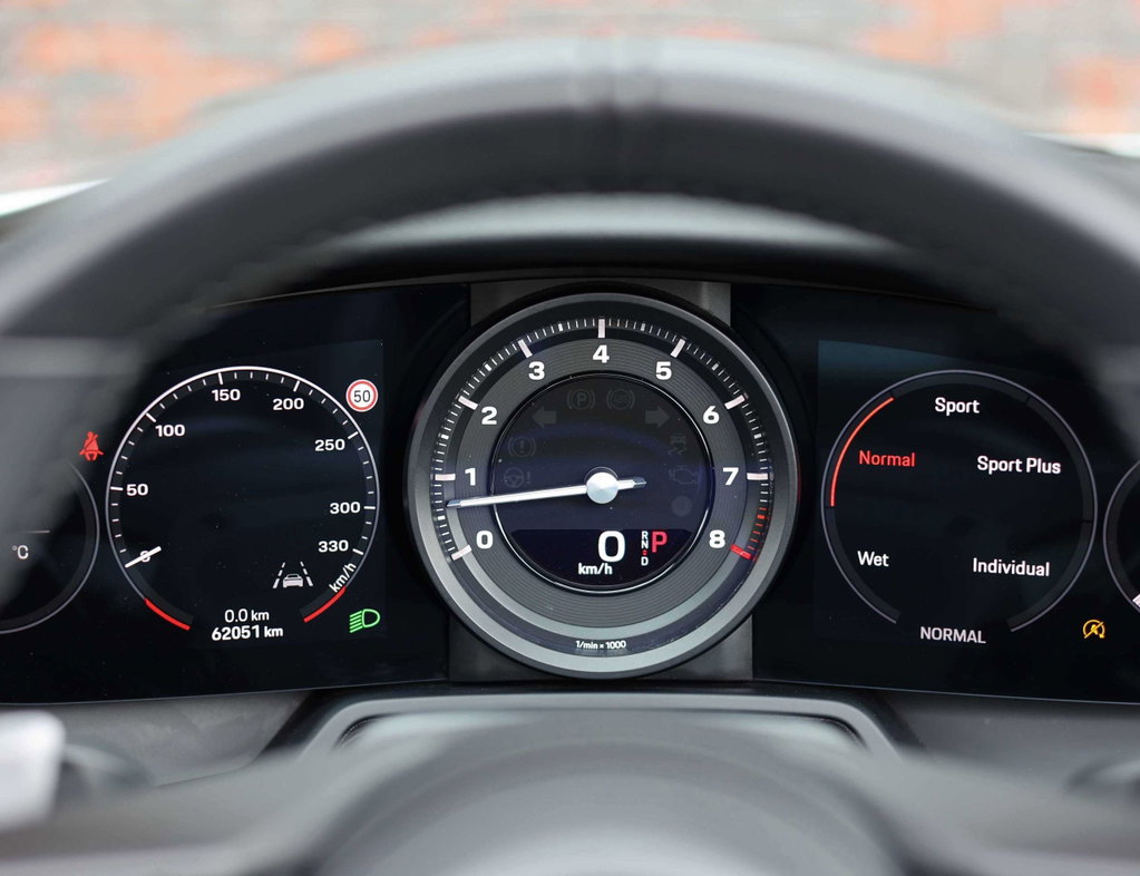 Porsche 992 Carrera 4