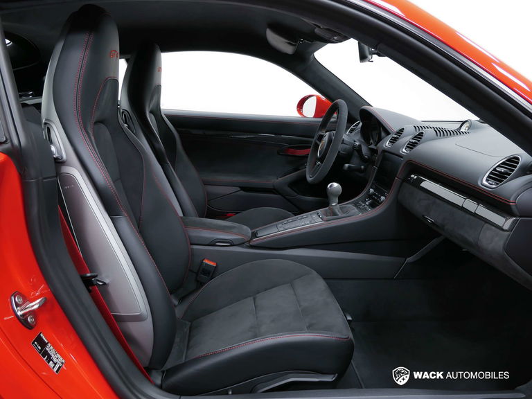 Porsche 718 Cayman GT4