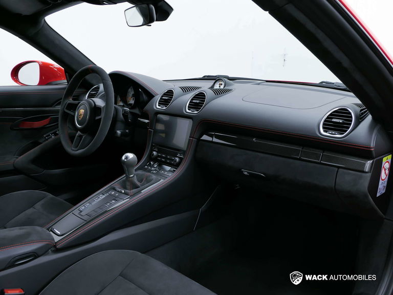 Porsche 718 Cayman GT4