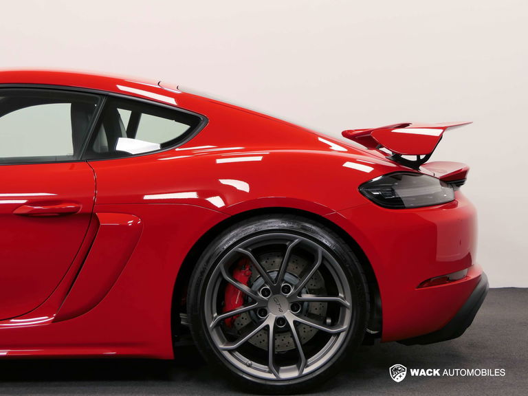 Porsche 718 Cayman GT4