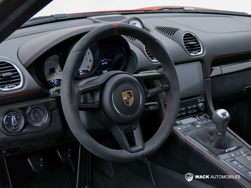 Porsche 718 Cayman GT4