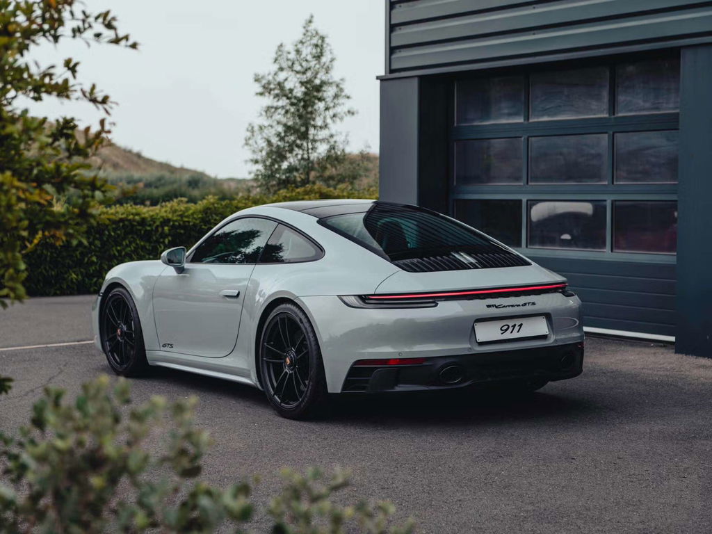 Porsche 992 Carrera GTS