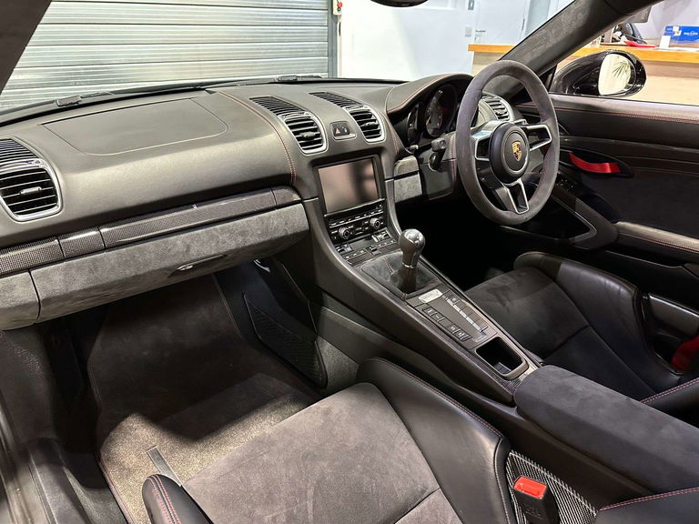 Porsche 981 Cayman GT4