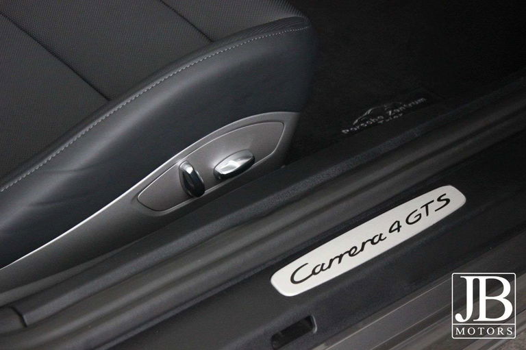 Porsche 991 Carrera 4 GTS