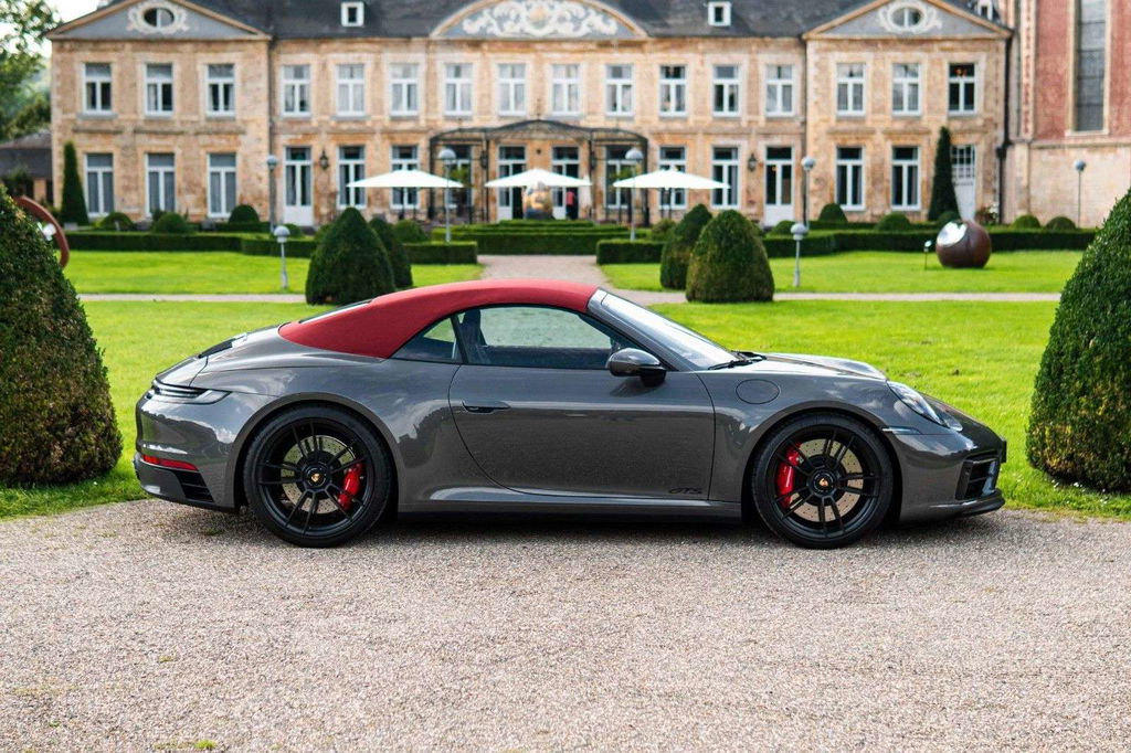 Porsche 992 Carrera 4 GTS