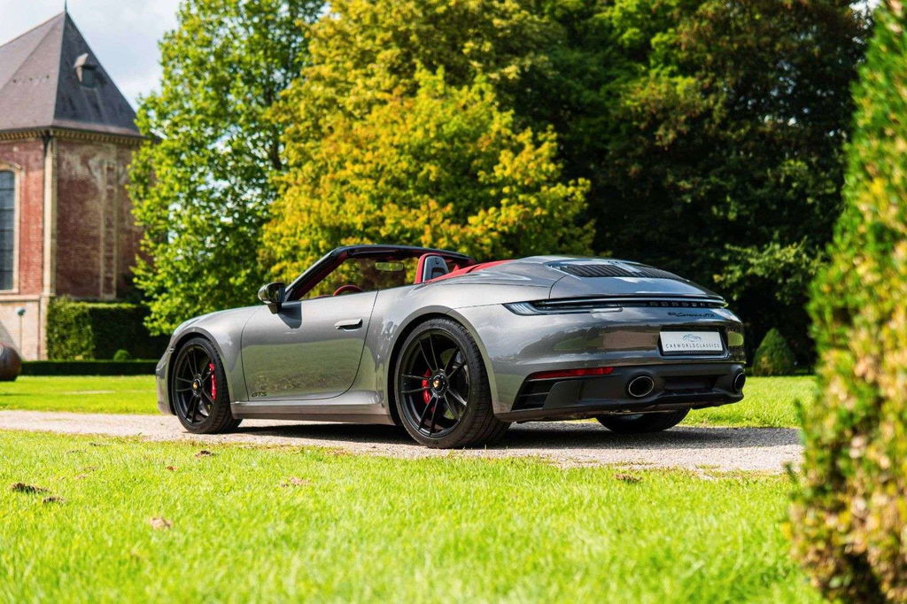 Porsche 992 Carrera 4 GTS