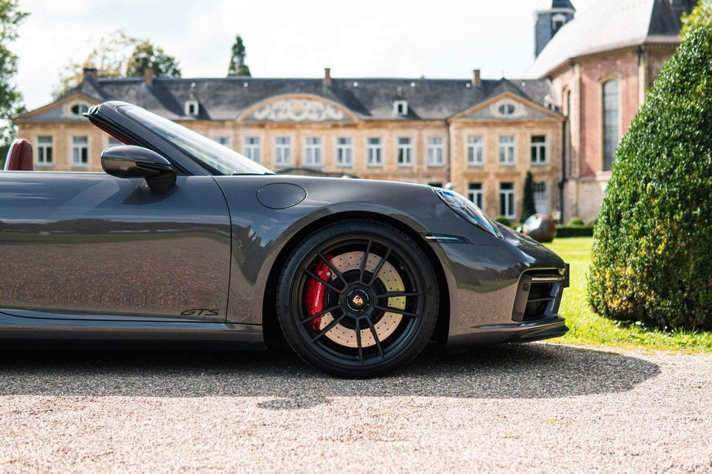 Porsche 992 Carrera 4 GTS