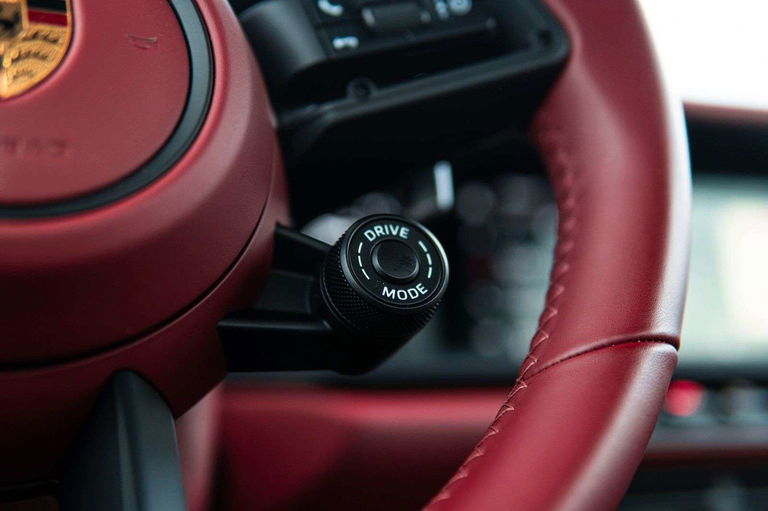 Porsche 992 Carrera 4 GTS