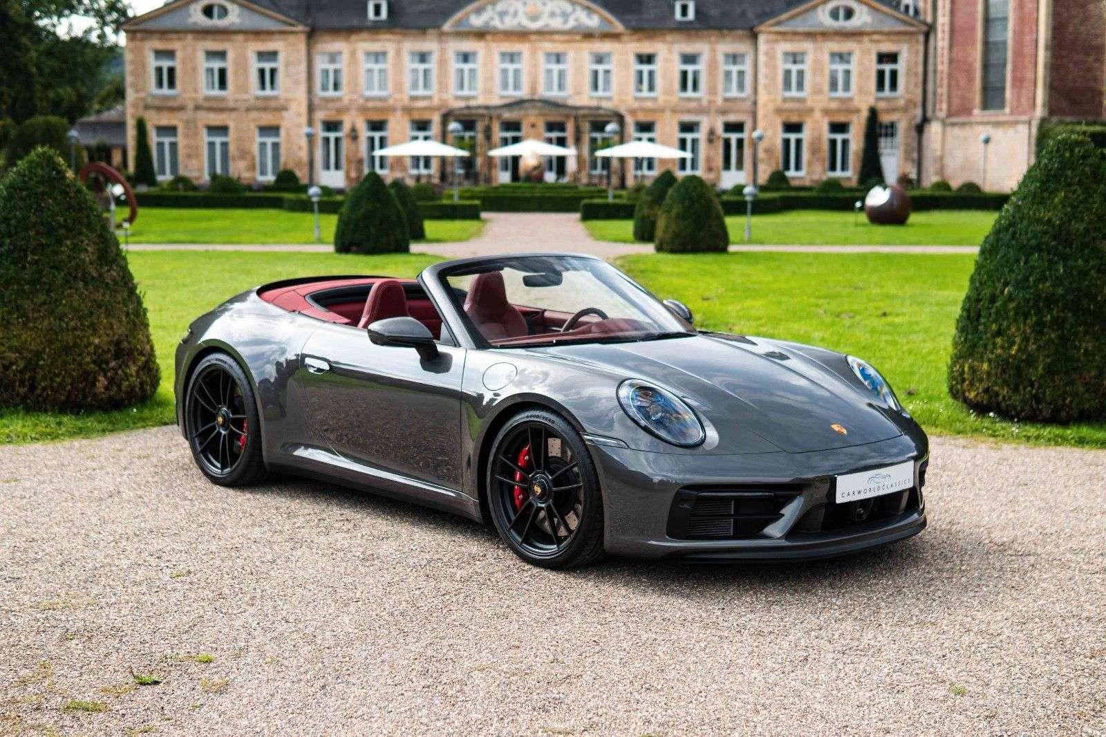 Porsche 992 Carrera 4 GTS