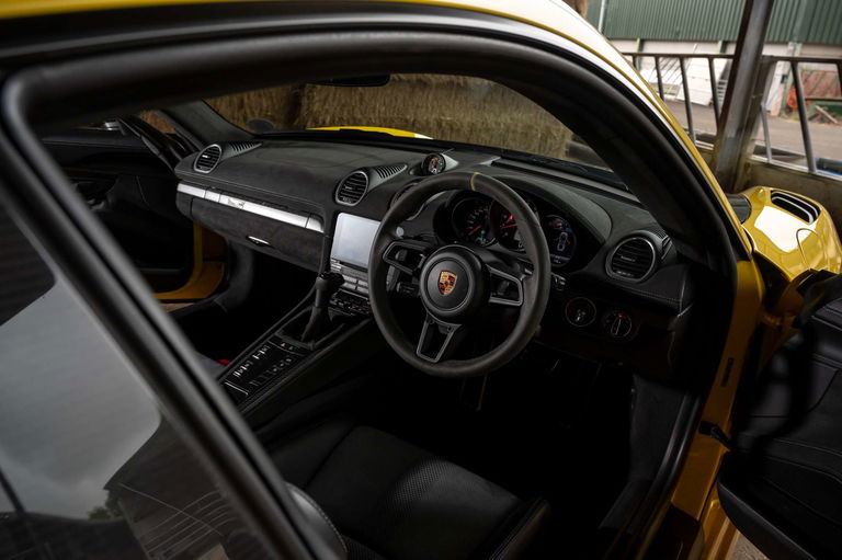 Porsche 718 Cayman GT4 RS