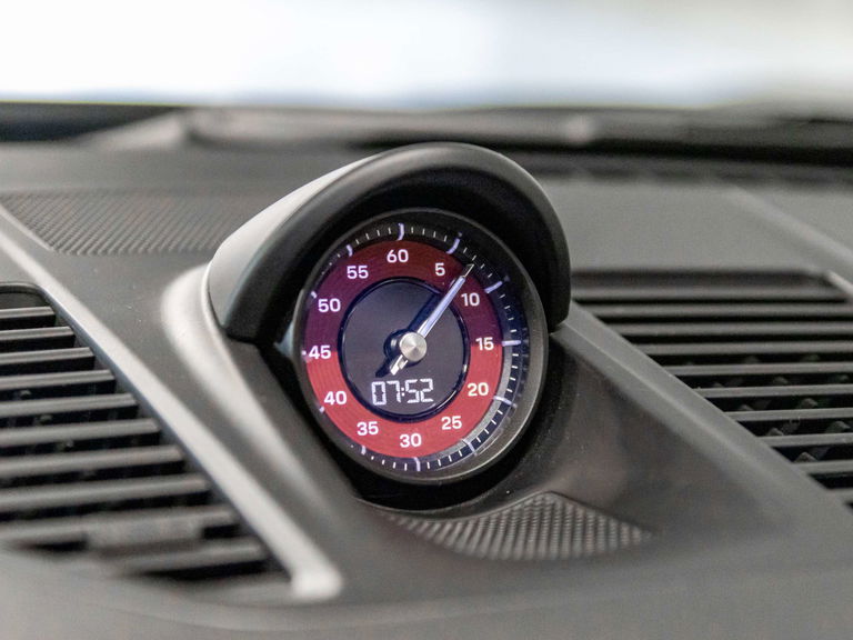 Porsche 992 Carrera 4 GTS