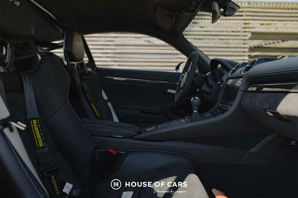 Porsche 718 Cayman GT4