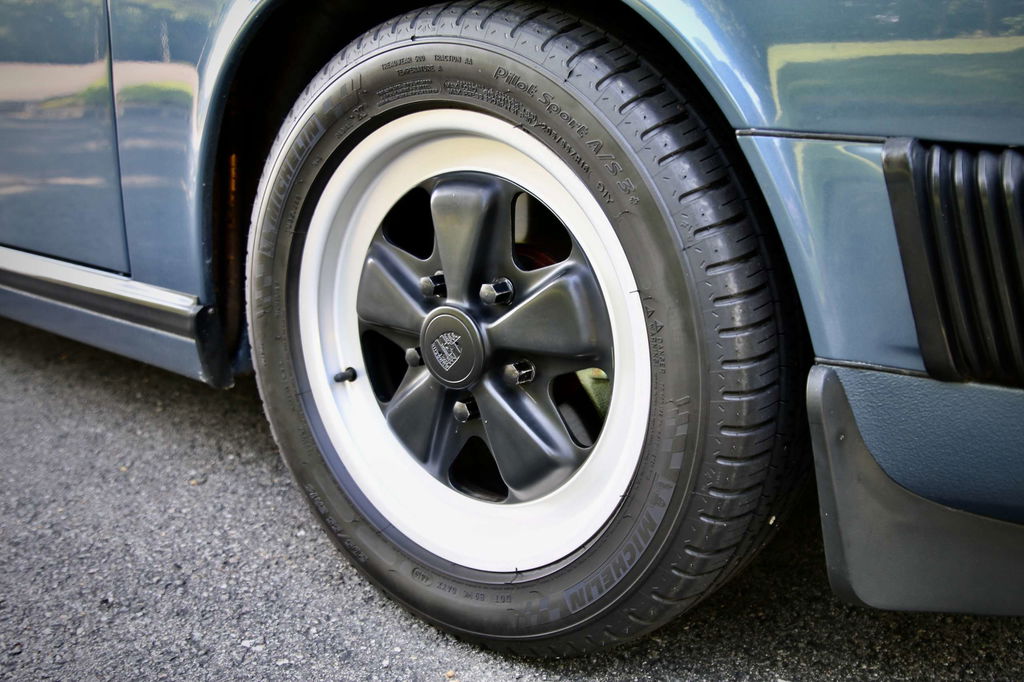 Porsche 911 Carrera 3.2 (US)