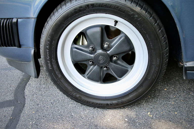 Porsche 911 Carrera 3.2 (US)