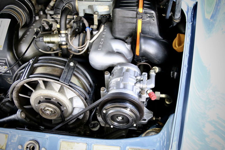 Porsche 911 Carrera 3.2 (US)