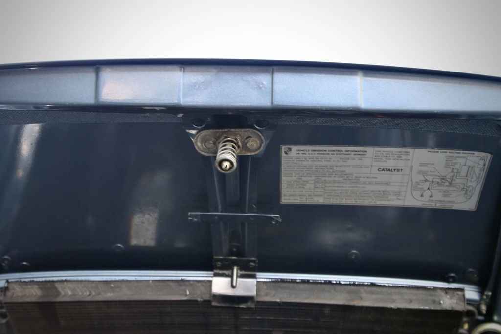 Porsche 911 Carrera 3.2 (US)