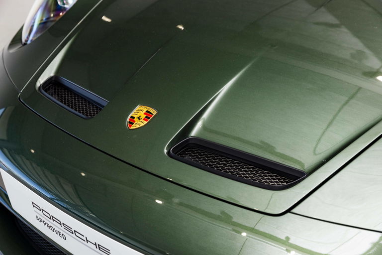 Porsche 992 GT3 Touring