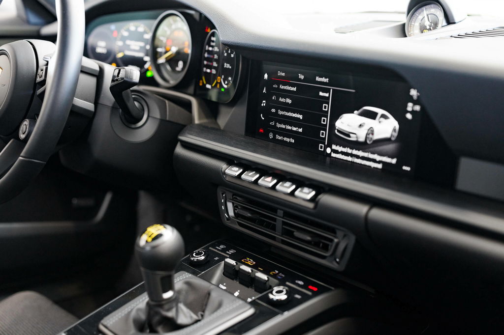 Porsche 992 GT3 Touring