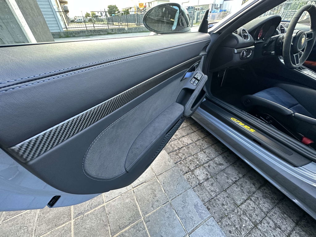 Porsche 718 Cayman GT4 RS