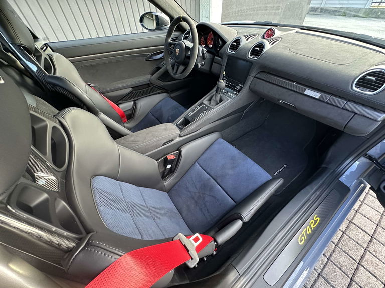 Porsche 718 Cayman GT4 RS