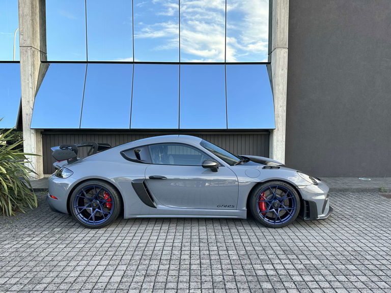 Porsche 718 Cayman GT4 RS