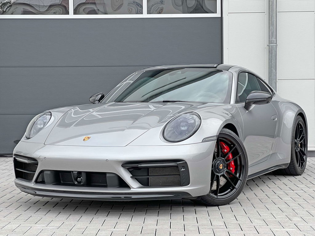 Porsche 992 Carrera 4 GTS