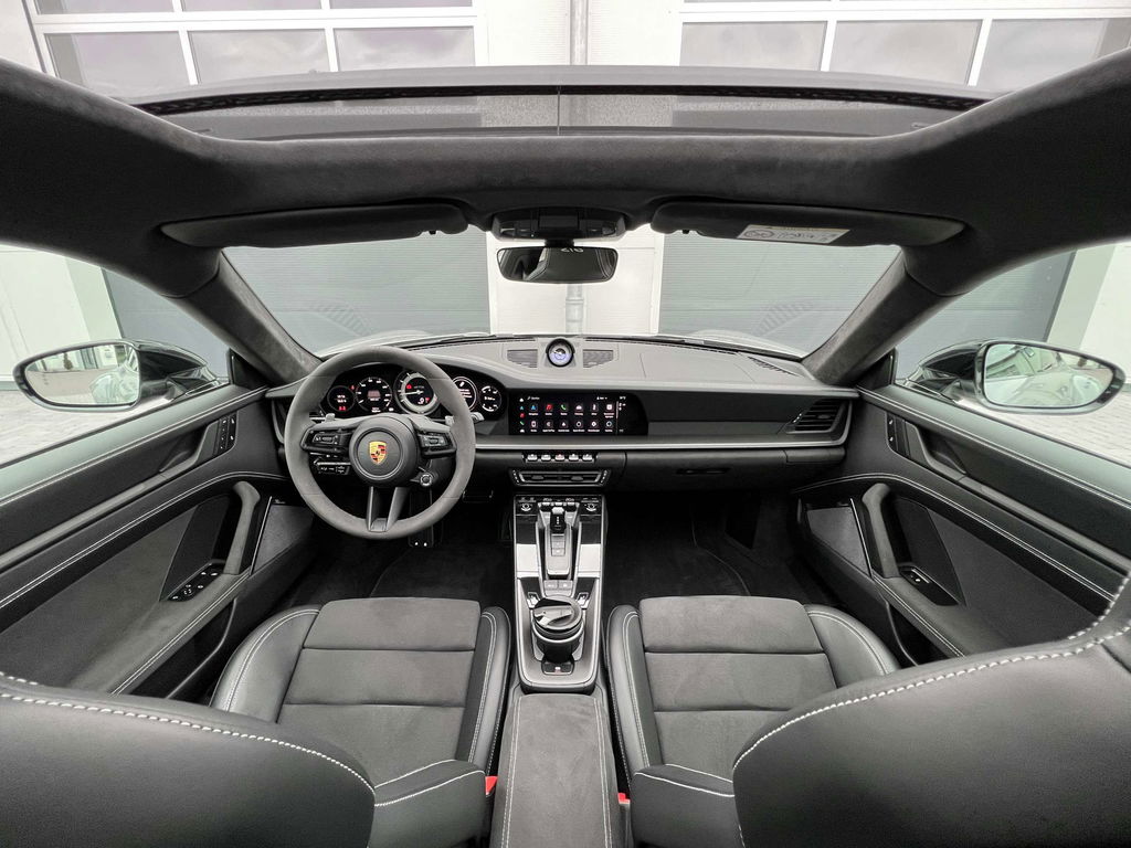 Porsche 992 Carrera 4 GTS