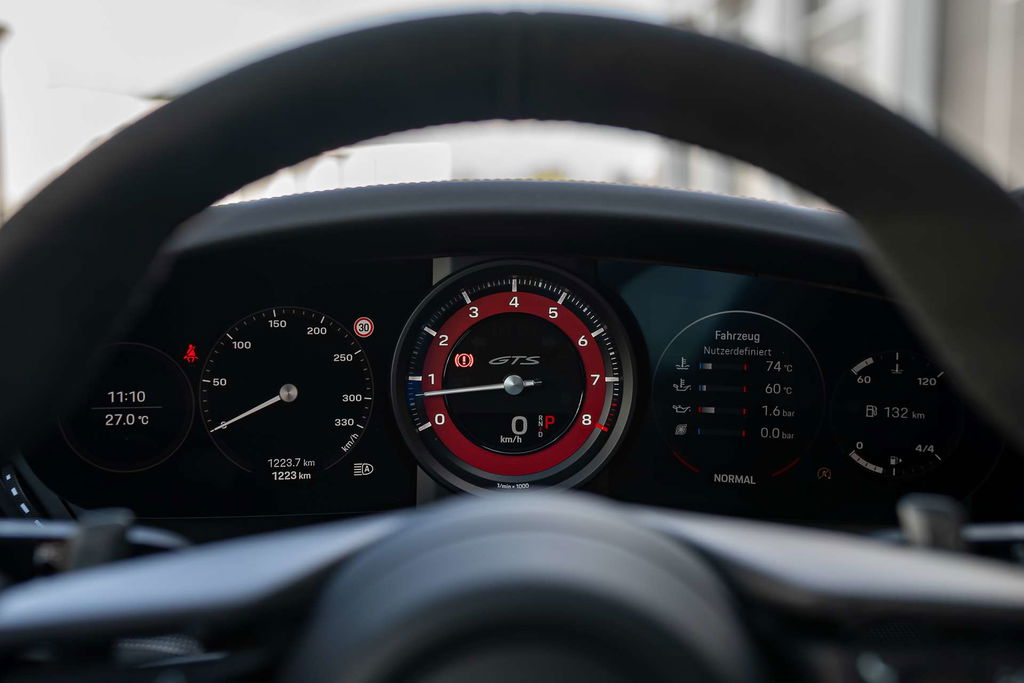 Porsche 992 Carrera 4 GTS