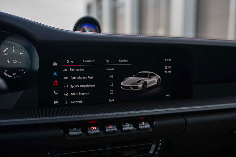 Porsche 992 Carrera 4 GTS