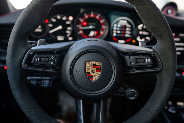 Porsche 992 Carrera 4 GTS