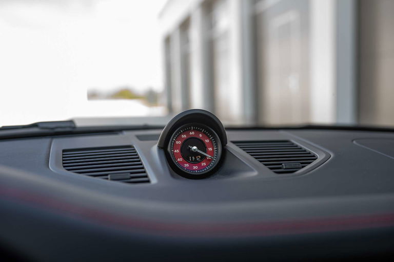 Porsche 992 Carrera 4 GTS