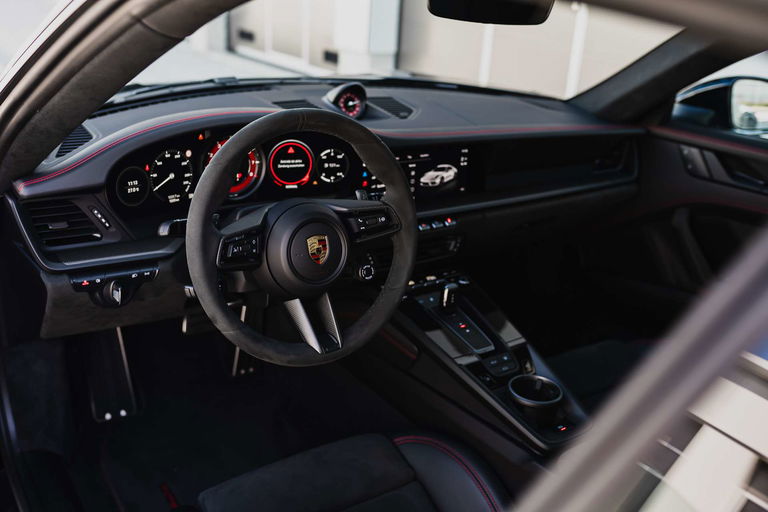 Porsche 992 Carrera 4 GTS