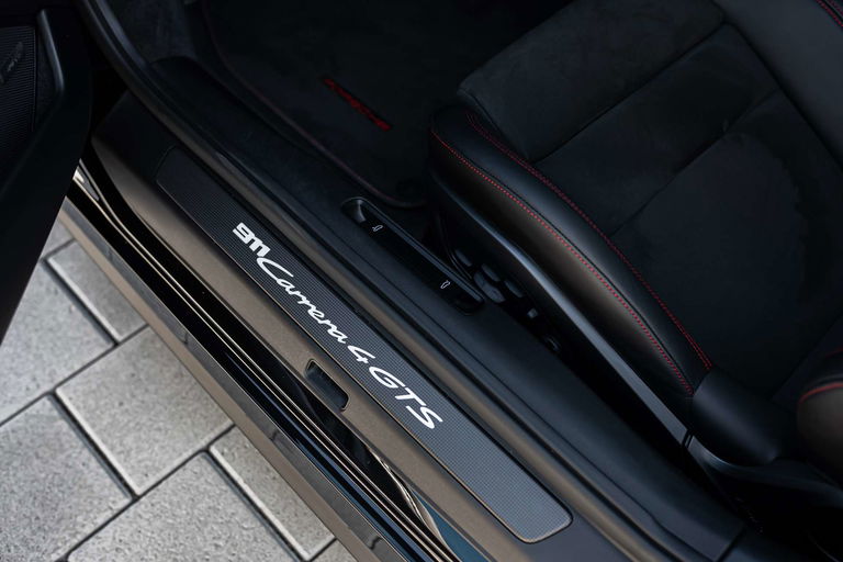 Porsche 992 Carrera 4 GTS