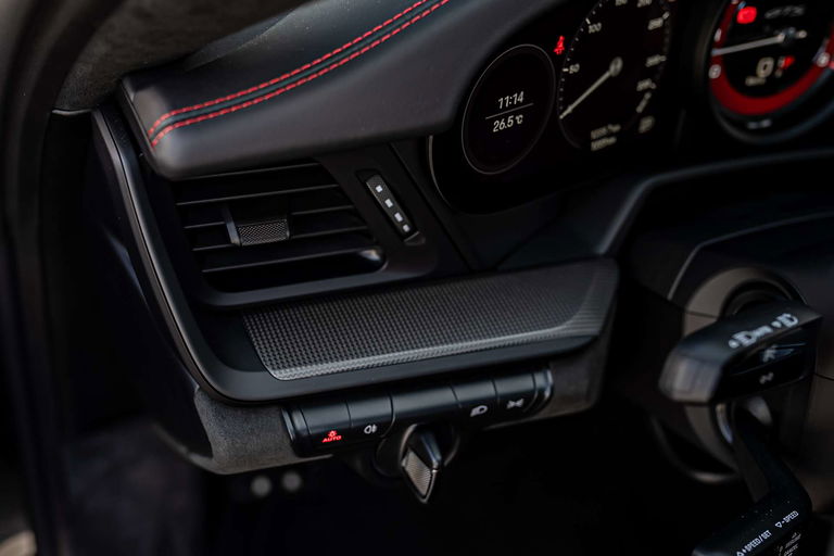 Porsche 992 Carrera 4 GTS